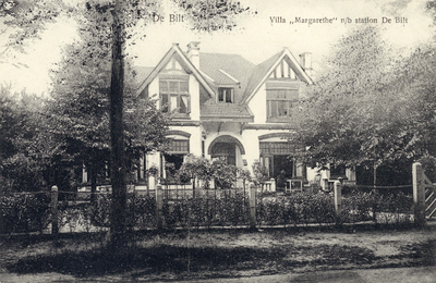 8439 Gezicht op de voorzijde van het huis Margarethe aan de Soestdijkseweg Zuid te Bilthoven.